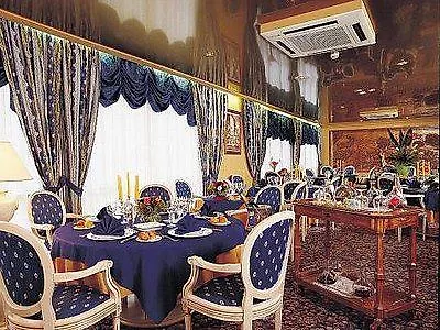 Restaurant L'evidence מלון